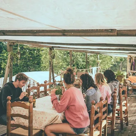 Campo de lujo Amigos Surf Camp *